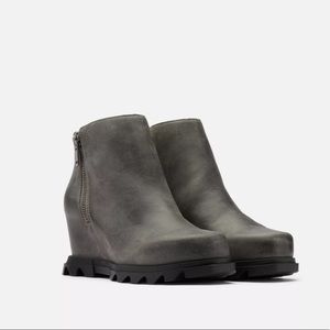 WOMEN'S JOAN OF ARCTIC WEDGE III ZIP BOOTIE